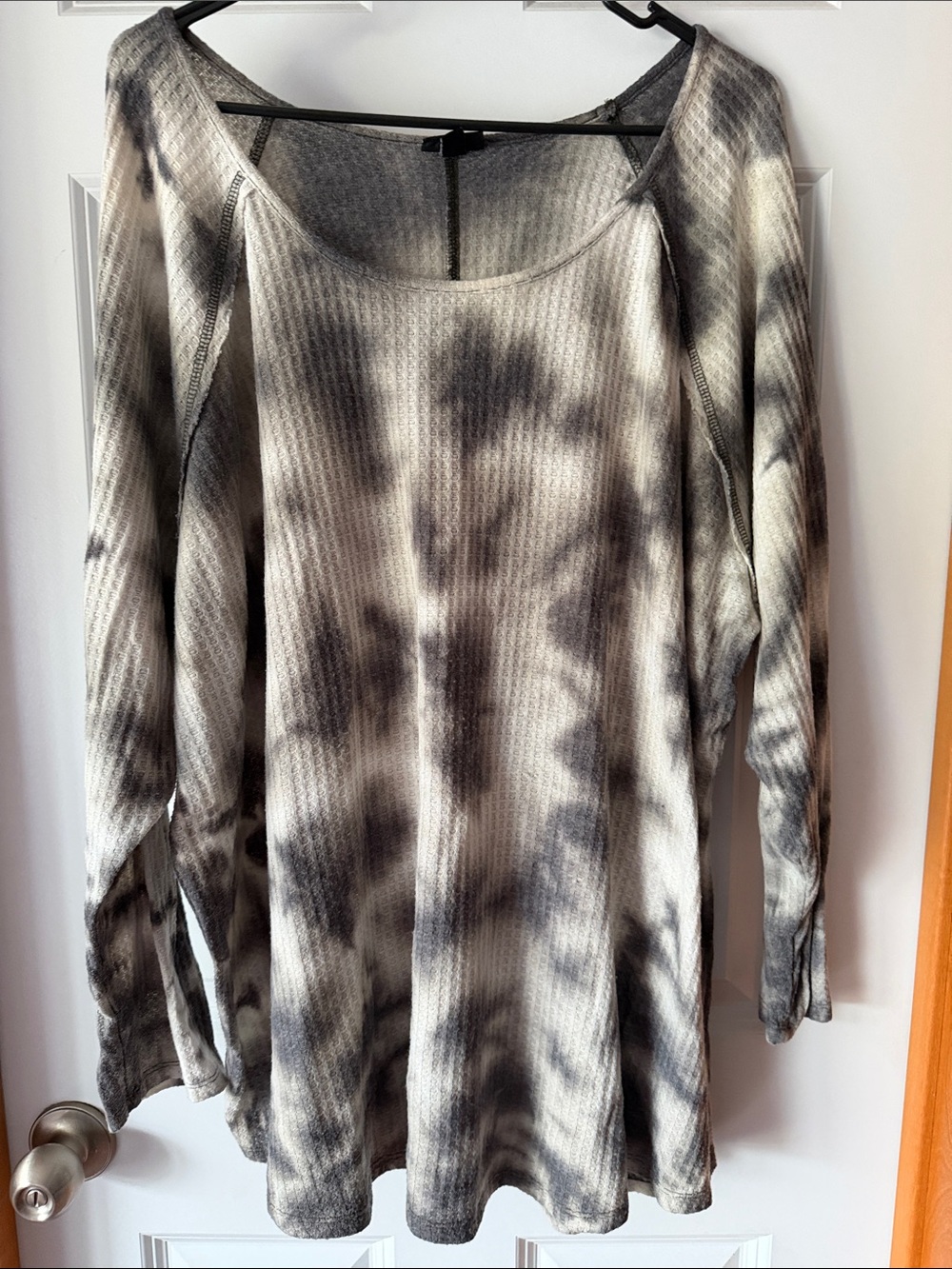 torrid 4x Black & White Tie-Dye Waffle Long Sleeve Raglan Top